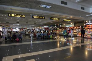 Nên thân thiện khi làm thủ tục tại sân bay Nội Bài